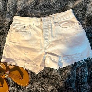 WE THE FREE SZ. 28 white distressed shorts mid-rise